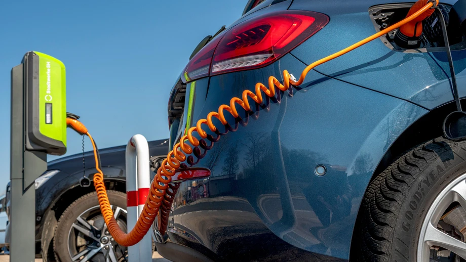 Škoda und Mercedes treiben den Elektroautomarkt