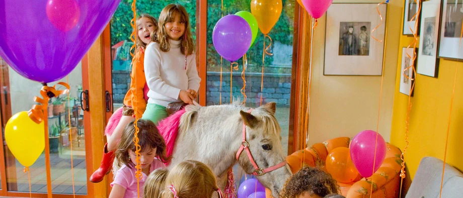 Das Pony als Elefant im Raum: Selbst Kindergeburtstage werden heutzutage zum Mega-Event.