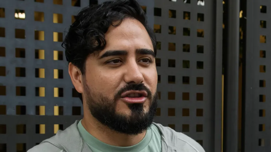 Er hetzt gegen Feministinnen, Migranten und Sánchez
