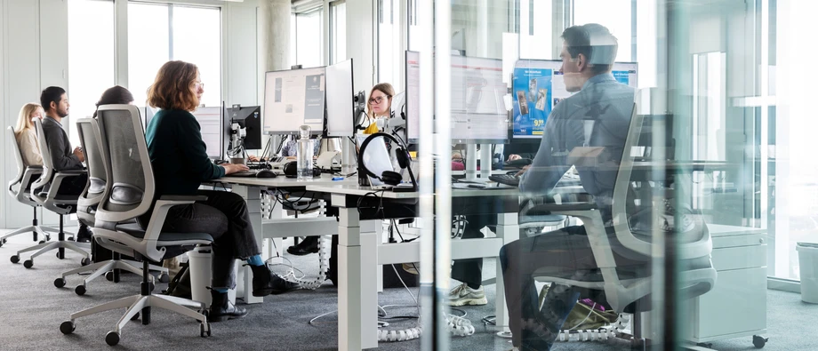 Hier entsteht FAZ.NET: Der Newsroom in der  15. Etage des F.A.Z.-Towers in Frankfurt