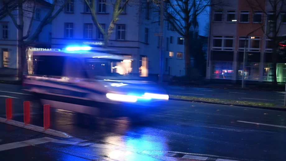 Opfer nach Messerattacke im Bus weiter in Lebensgefahr