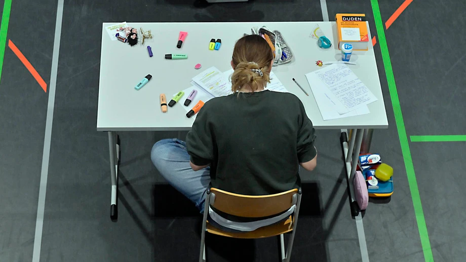 Das undurchsichtige Geschäft mit den Abi-Prüfungen