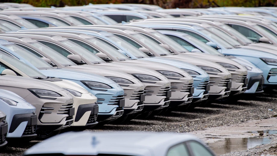Neue Elektrofahrzeuge des chinesischen Herstellers Byd sind im Hafen von Wilhelmshaven angekommen.