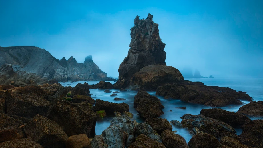 Schlachtengemälde der Geologie An der Costa Quebrada in Kantabrien