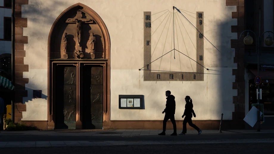 Darf mein Arbeitgeber mir wegen eines Kirchenaustritts kündigen?