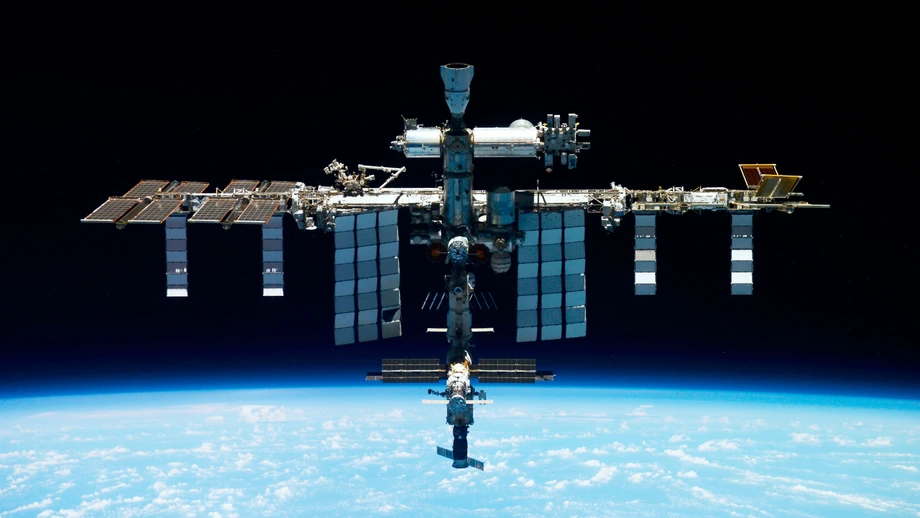Leck entdeckt – ISS-Astronauten ziehen sich zwischenzeitig in Raumkapsel zurück