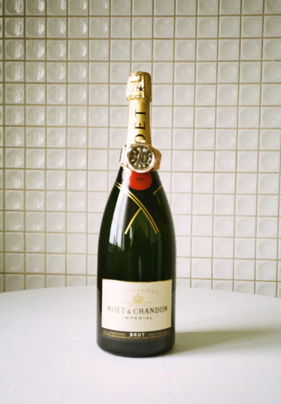 Champagner von Moët & Chandon, Uhr von Rolex, Modell Sky-Dweller