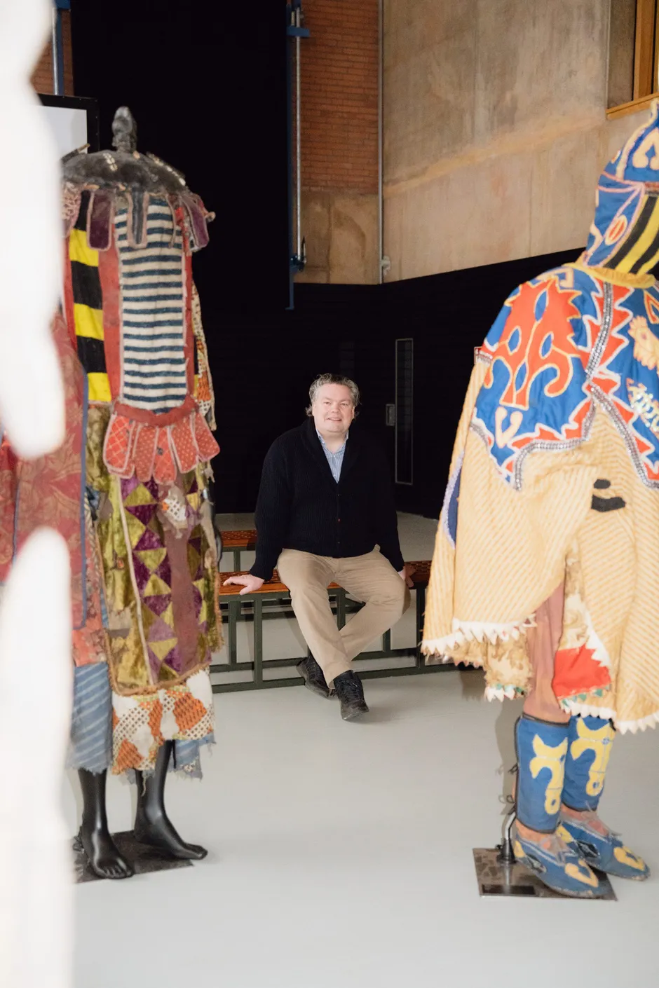 Rik Reinking im Woods Art Insti­tute. Kostüme: Egungun, Yoruba, Nigeria