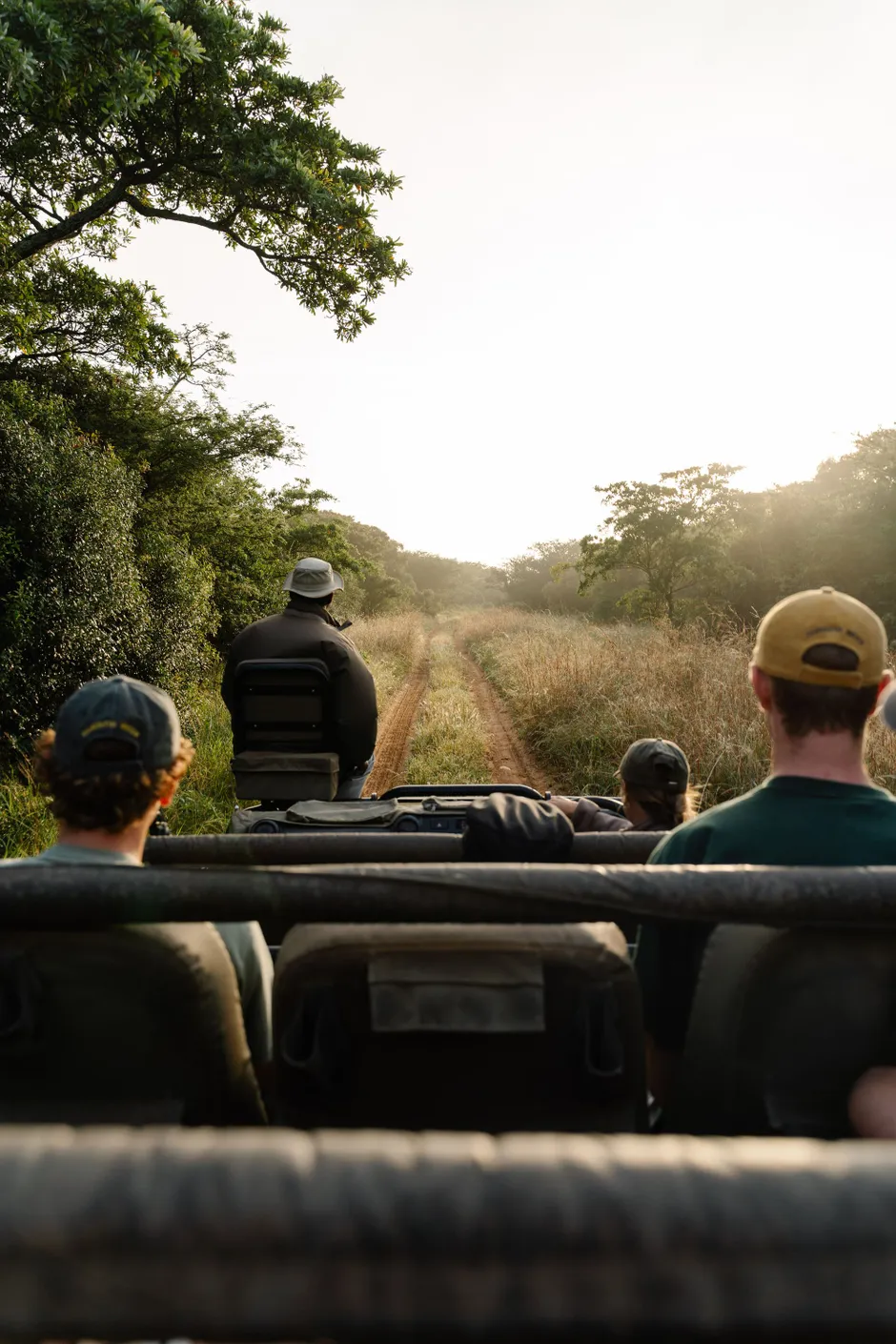 Nachhaltige Safaris bieten mehr als nur eine klassische Pirschfahrt. Es geht um die Lebensbedingungen von Tieren, aber auch um das Leben der Einheimischen in der Umgebung.