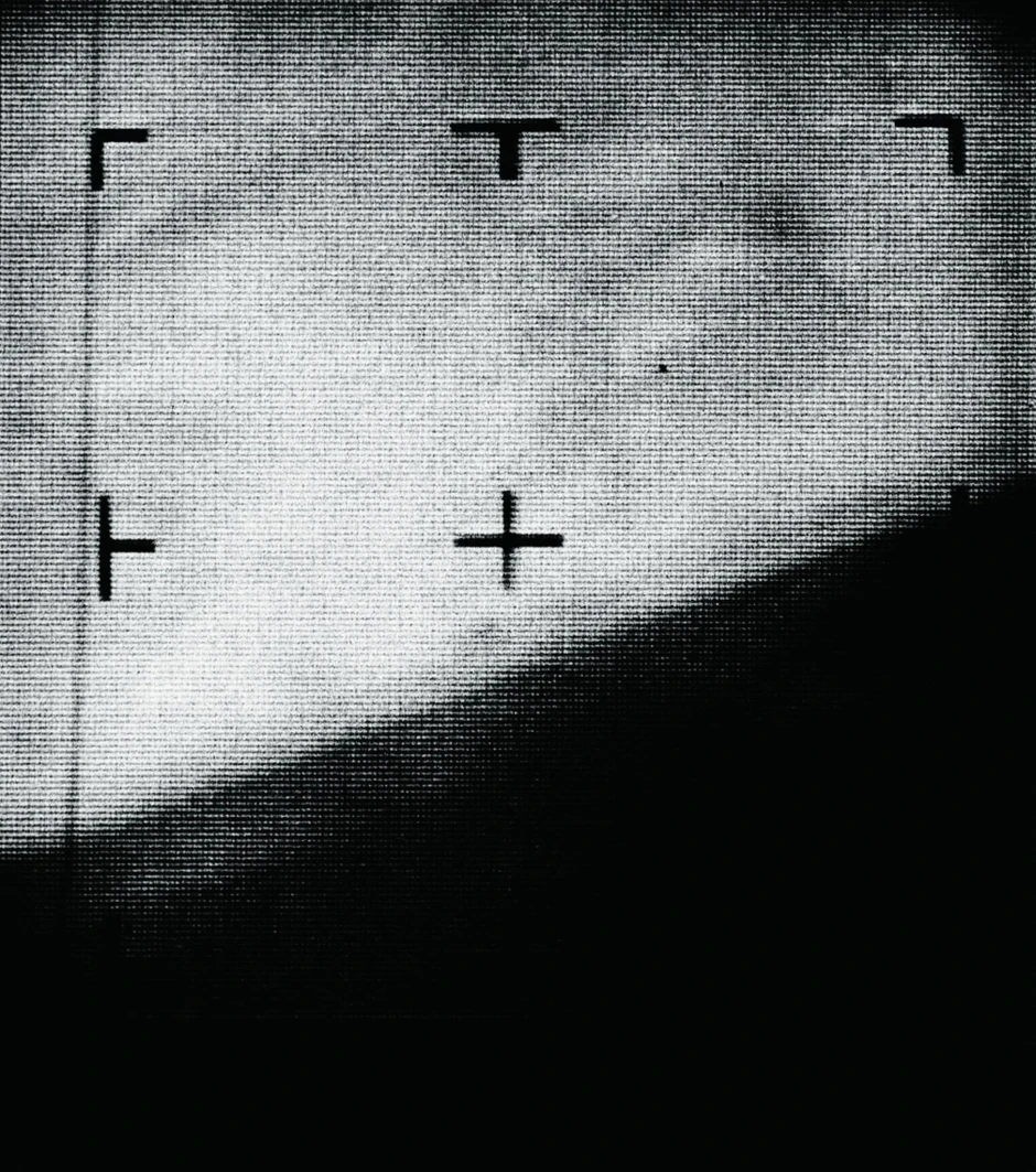 Mariner 4 nahm am 15. Juli 1965 am Mars diese erste jemals gemachte Nahaufnahme eines anderen Planeten auf.