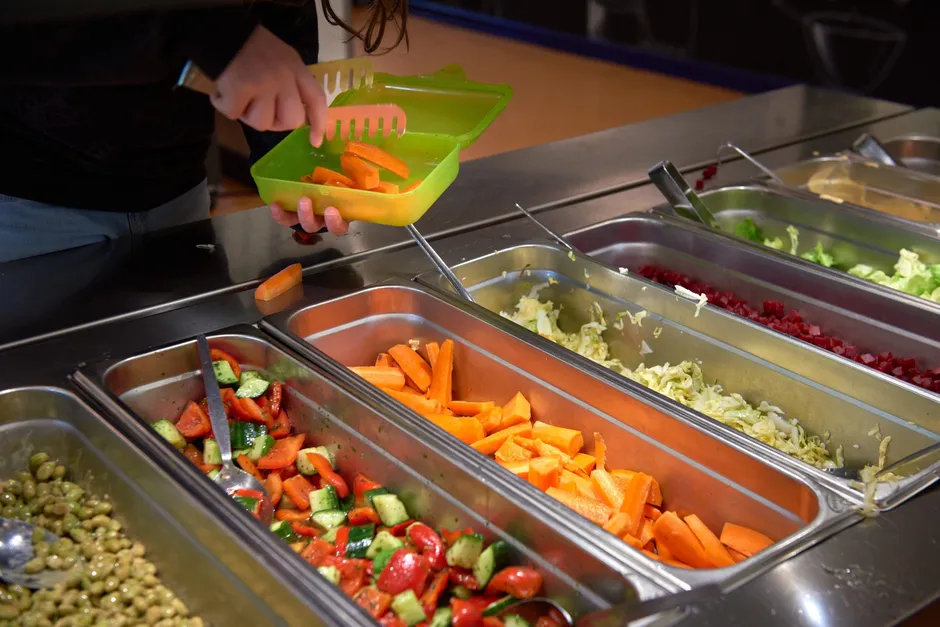Salatbüffet im Schüler-Restaurant