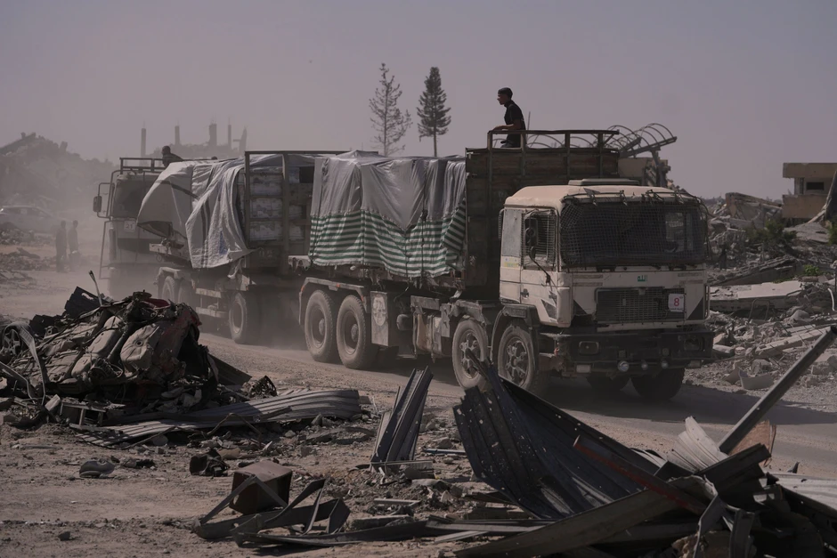 Nach der Waffenruhe: Ein Lastwagen mit humanitärer Hilfe in Khan Yunis.