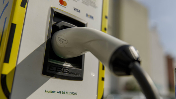 Was kann in einer E-Auto-Ladestation passieren?