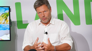 Habeck will mit Baerbock als Kanzlerkandidatin weitermachen Habeck will mit Baerbock als Kanzlerkandidatin weitermachen