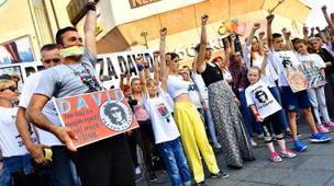Demonstranten fordern in Banja Luka Aufklärung über den Tod eines jungen Bosniers. Jetzt kracht das Thema auch in den Wahlkampf