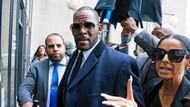 R. Kelly kommt zu einer Gerichtsanhörung im Jahr 2019 – jetzt droht dem Sänger eine lange Haftstrafe.