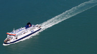 P&O-Fähre auf dem Weg von Calais nach England P&O-Fähre auf dem Weg von Calais nach England