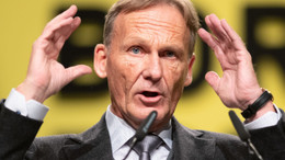 Zeit, dass sich im Fußball was dreht