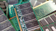 Alte Computerchips des japanischen Herstellers Toshiba. Alte Computerchips des japanischen Herstellers Toshiba.