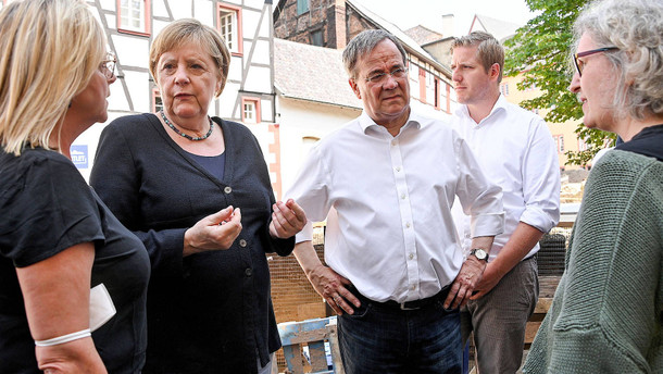 Merkel und Laschet sagen unbürokratische Soforthilfe zu Merkel und Laschet sagen unbürokratische Soforthilfe zu