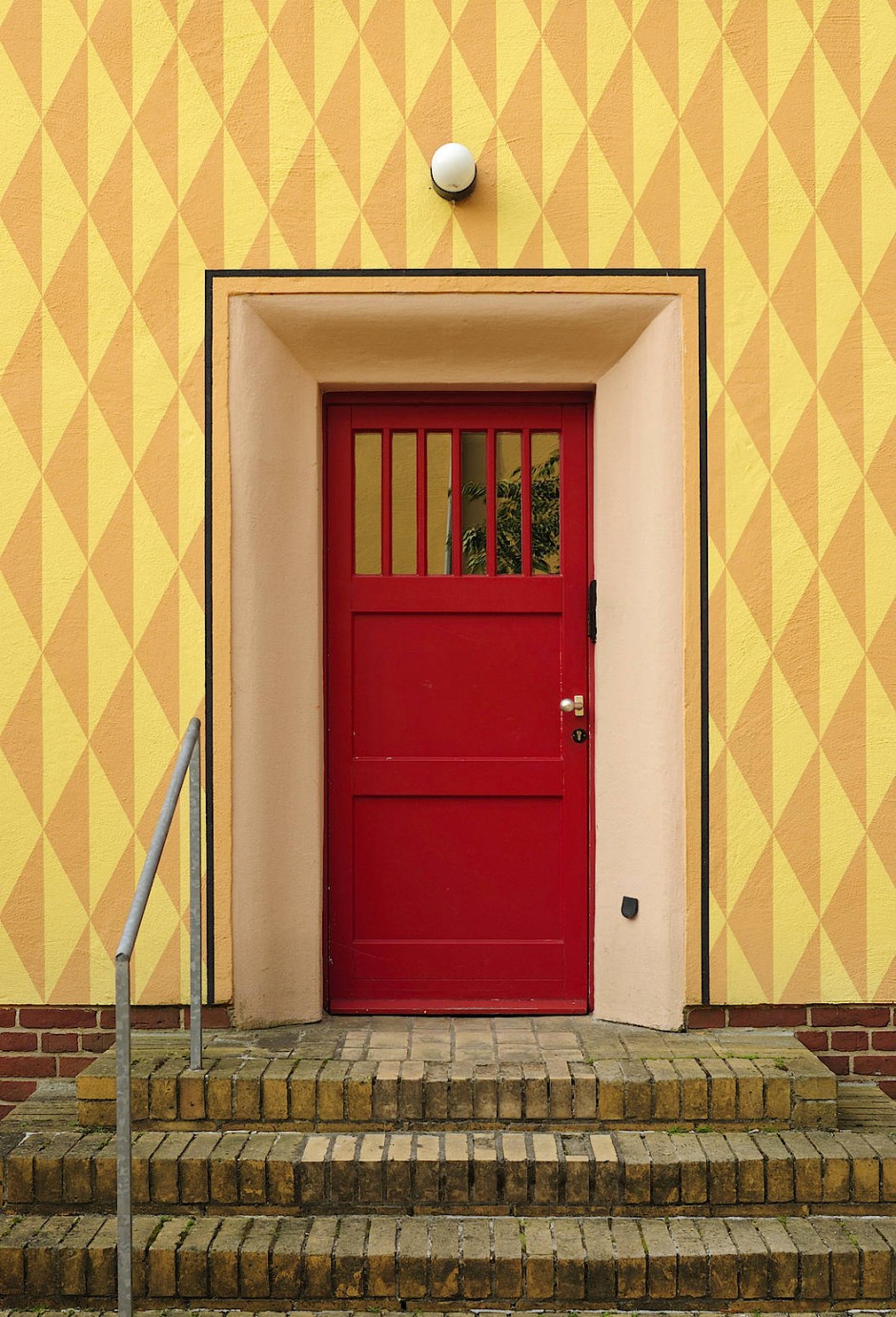 Bilderstrecke zu: Der Architekt Bruno Taut entwirft bunte Haustüren