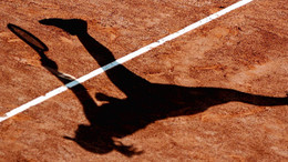 Sportliches Verhalten? Fehlanzeige. Auf dem Tennisplatz tragen Eltern ihre Konflikte aus.