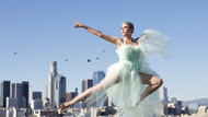 In der Schwebe: Kandidatin Lou-Anne beim Shooting