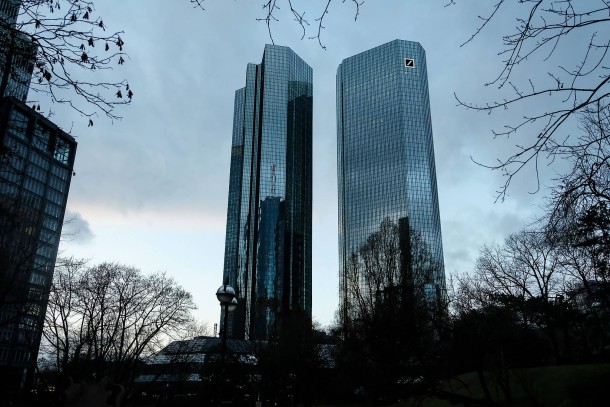 Bild Zu Milliarden Verlust Der Schwere Weg Der Deutschen Bank