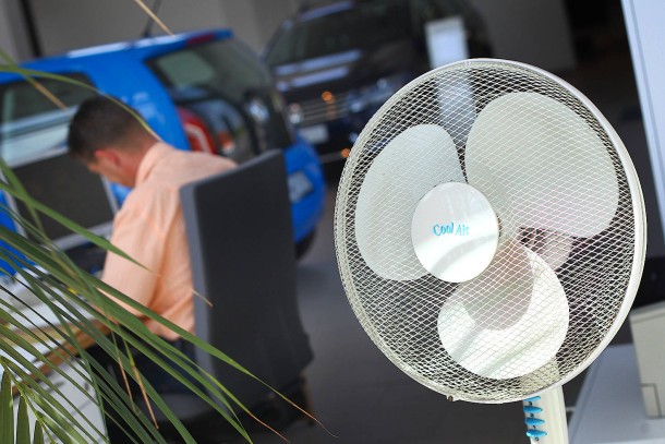 Bild Zu Hitze Im Buro So Gehen Arbeitgeber Mit Den Temperaturen Um Bild 1 Von 1 Faz