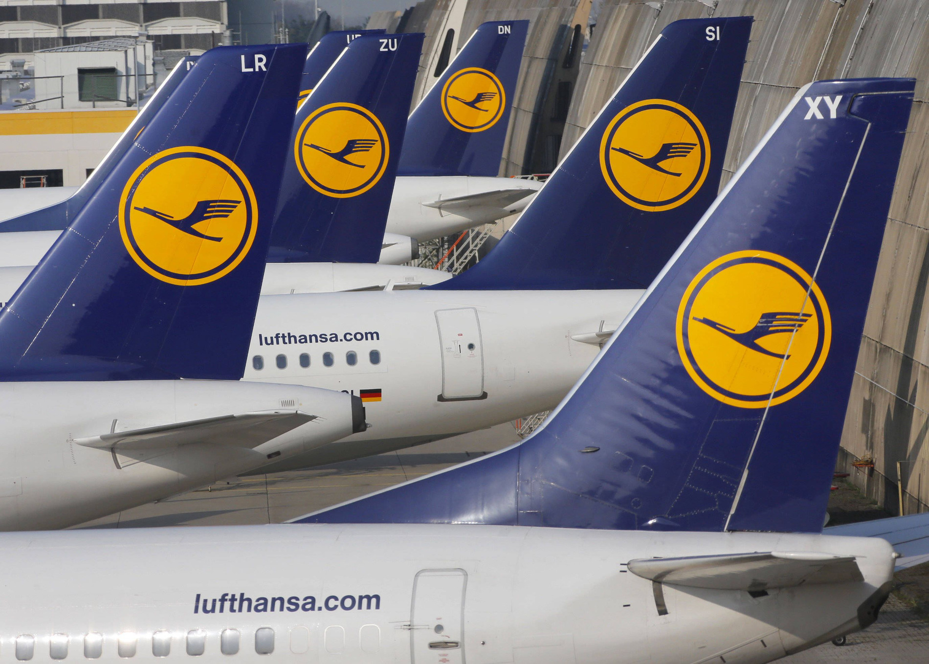 Lufthansa Fluge Fallen Bereits Ab Dem Fruhen Nachmittag Aus