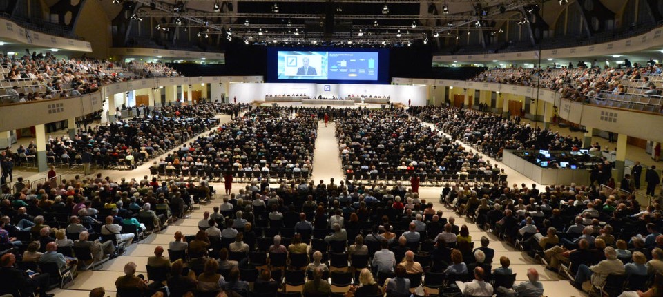 Deutsche Bank Hv Es Geht Um Die Boni Obergrenze