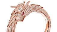 Schnappt zu: Armband der chinesischen Marke Qeelin aus Roségold, mit Diamanten und Rubinen Schnappt zu: Armband der chinesischen Marke Qeelin aus Roségold, mit Diamanten und Rubinen