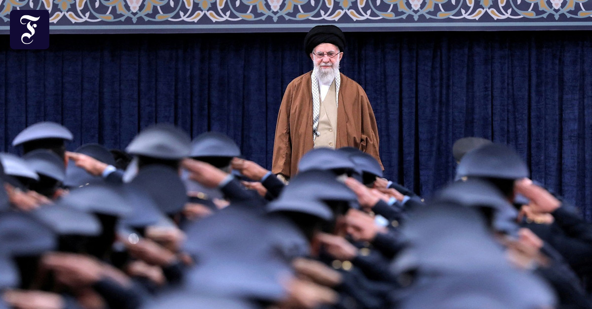 Irans Oberster Führer: Wer ist Ali Khamenei?