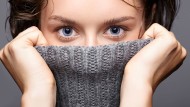 Ein grauer Pullover ist vielleicht nicht das stylishste Teil im Schrank unserer Autorin – aber er gibt Halt. Ein grauer Pullover ist vielleicht nicht das stylishste Teil im Schrank unserer Autorin – aber er gibt Halt.