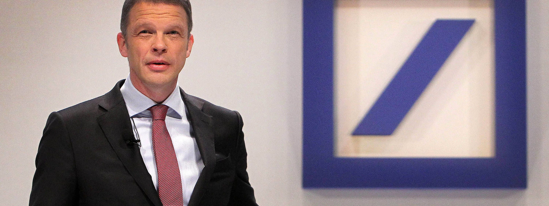 Deutsche Bank Macht 2019 Verlust Von 5 7 Milliarden Euro