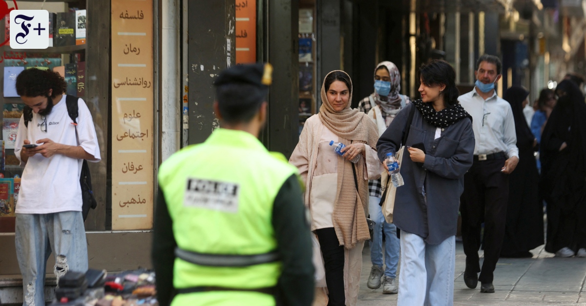 Iran: Sittenpolizei soll Kopftuchpflicht durchsetzen