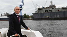 Putin feiert die russische Marine