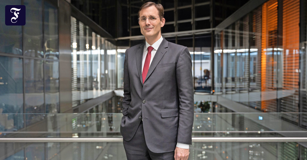 DHL boss Tobias Meyer: Why he always wears the same red tie