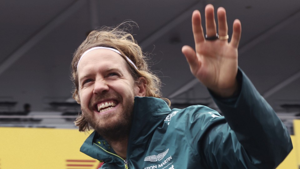 Itu dia: Sebastian Vettel mengakhiri karirnya sebagai pembalap Formula 1 setelah dimulainya Grand Prix ke 299. Melihat kembali karir yang luar biasa. Itu dia: Sebastian Vettel mengakhiri karirnya sebagai pembalap Formula 1 setelah dimulainya Grand Prix ke 299. Melihat kembali karir yang luar biasa.