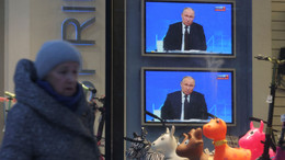 Wie sich Russlands Präsident scheinbar kritischen Fragen stellt