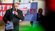 Jörg Hofmann, Vorsitzender der IG Metall, spricht auf einer Protestkundgebung. Jörg Hofmann, Vorsitzender der IG Metall, spricht auf einer Protestkundgebung.