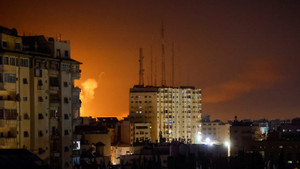 Israel greift Ziele in Südlibanon und im Gazastreifen an Israel greift Ziele in Südlibanon und im Gazastreifen an