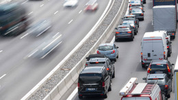 Stau auf der Autobahn 8 bei Stuttgart