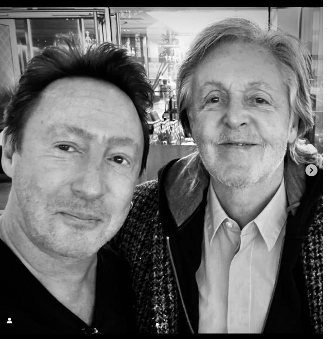 Julian Lennon trifft Paul McCartney auf dem Flughafen