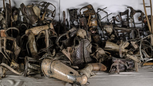 Manchmal finden sie in einem Schuh eine Adresse