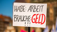 Wer Arbeit hat, hat nicht unbedingt auch immer Geld in der Tasche: Dumm nur, wenn die geliehene Summe nachher nicht zurückgegeben wird. 
