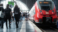 Ein Regionalexpress im Frankfurter Hauptbahnhof
