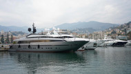 Luxus-Yacht eines Oligarchen im Hafen von San Remo