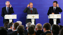 Finden nicht zusammen (von links): EU-Ratspräsident Van Rompuy, der russische Präsident Putin und EU-Kommissionspräsident Barroso