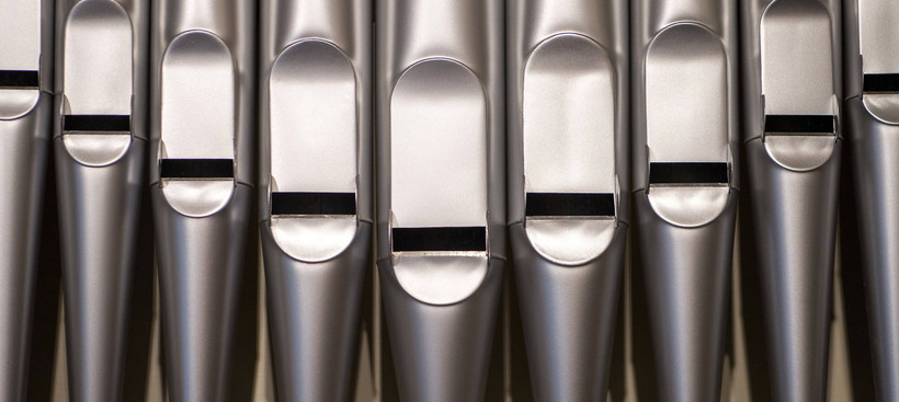 Musik kommt in der Kirche meist nur von der Orgel. In Darmstadt ist das wegen Martin Schneider anders.